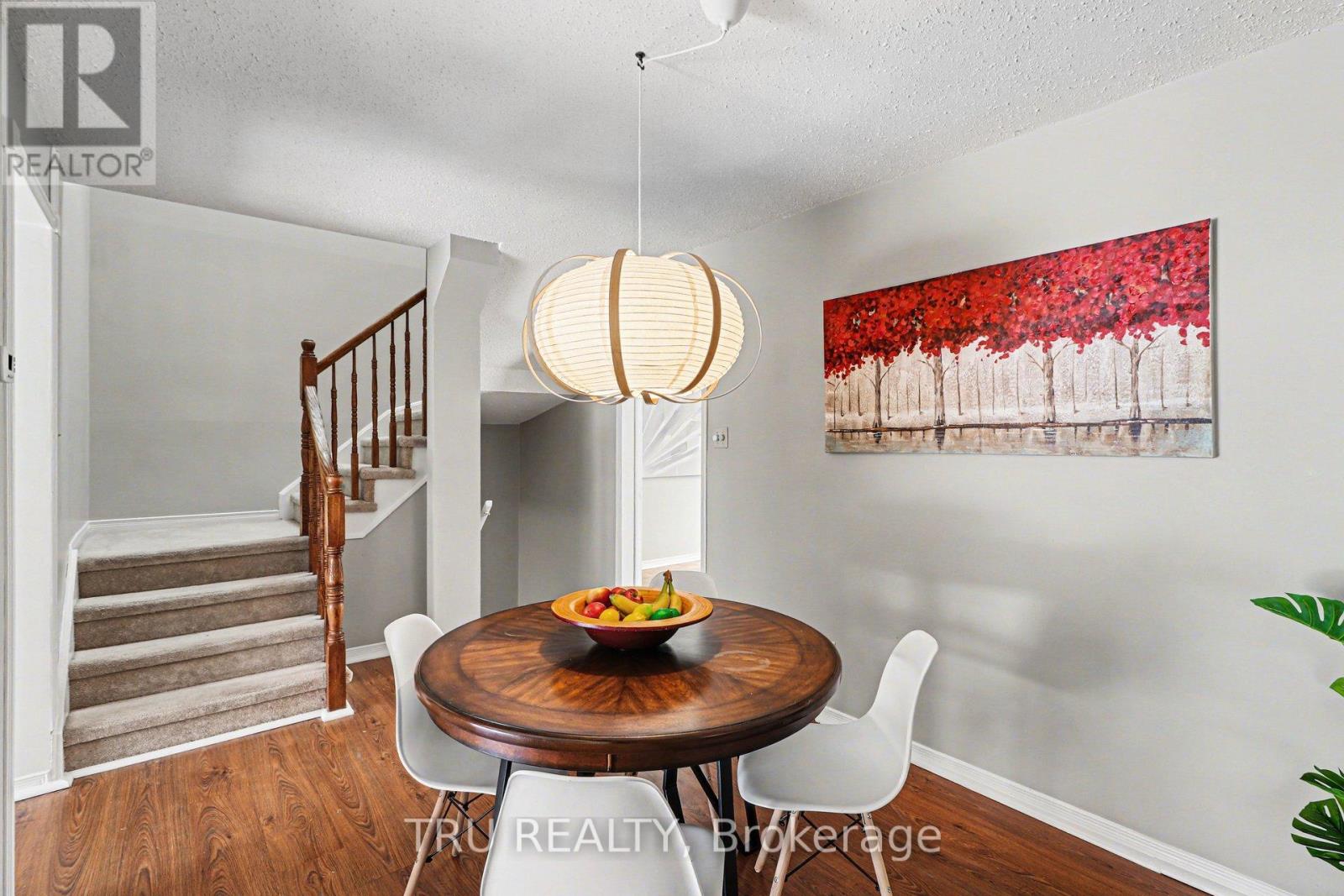 1120 Chimney Hill Way, Ottawa, Ontario  K1J 8Z6 - Photo 8 - X12916002