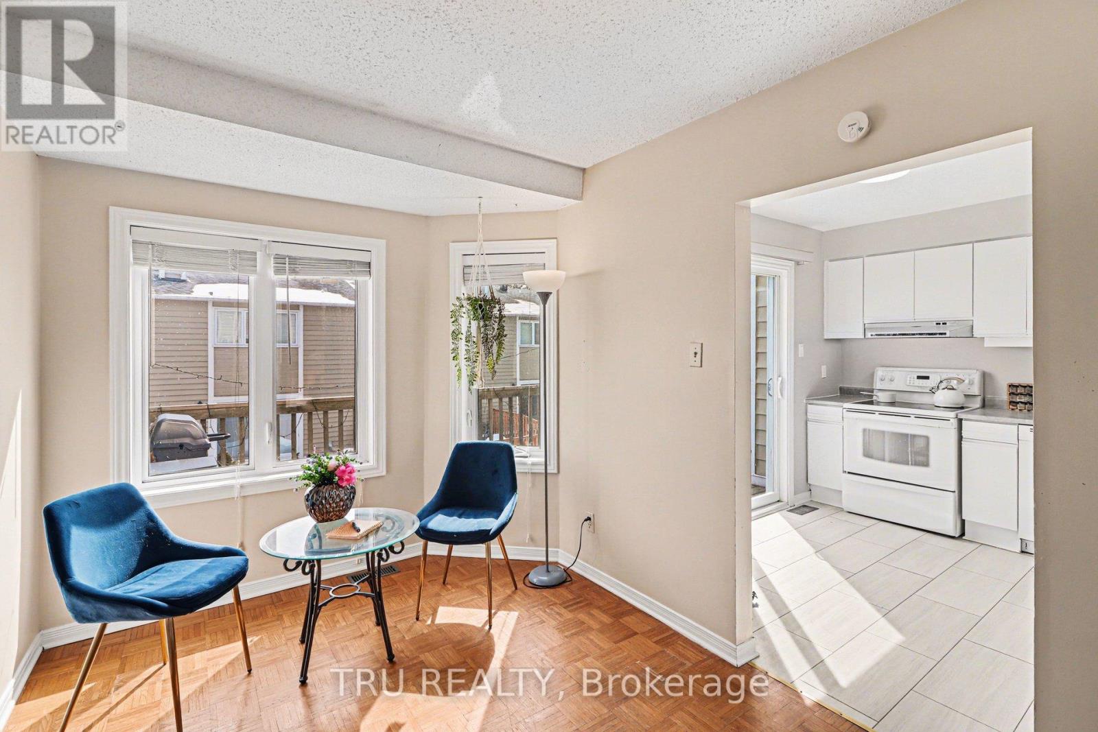 1120 Chimney Hill Way, Ottawa, Ontario  K1J 8Z6 - Photo 9 - X12916002