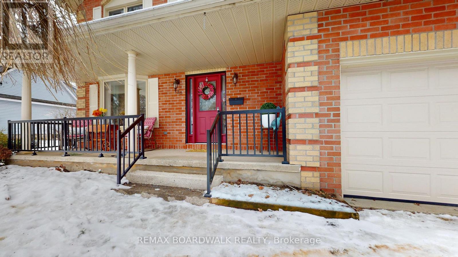 120 First Avenue, Brockville, Ontario  K6V 3B4 - Photo 2 - X12916004