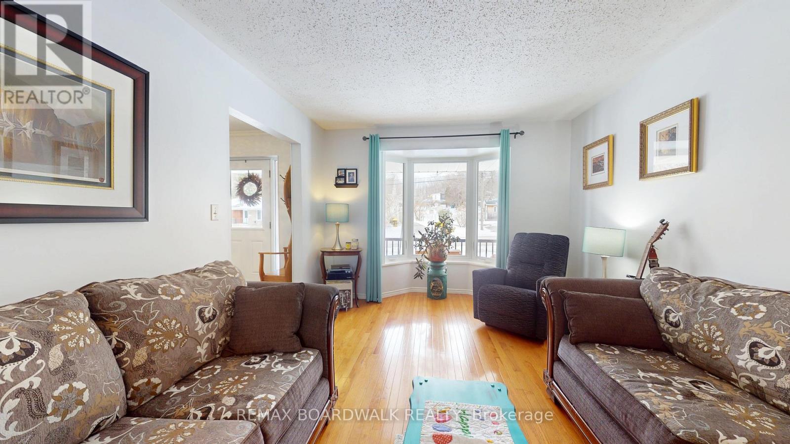 120 First Avenue, Brockville, Ontario  K6V 3B4 - Photo 6 - X12916004