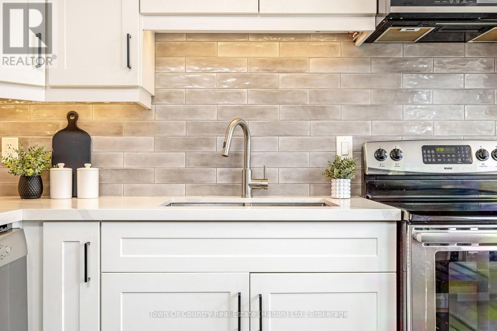 522 Conway Court, Milton, Ontario  L9T 4B8 - Photo 12 - W12915858