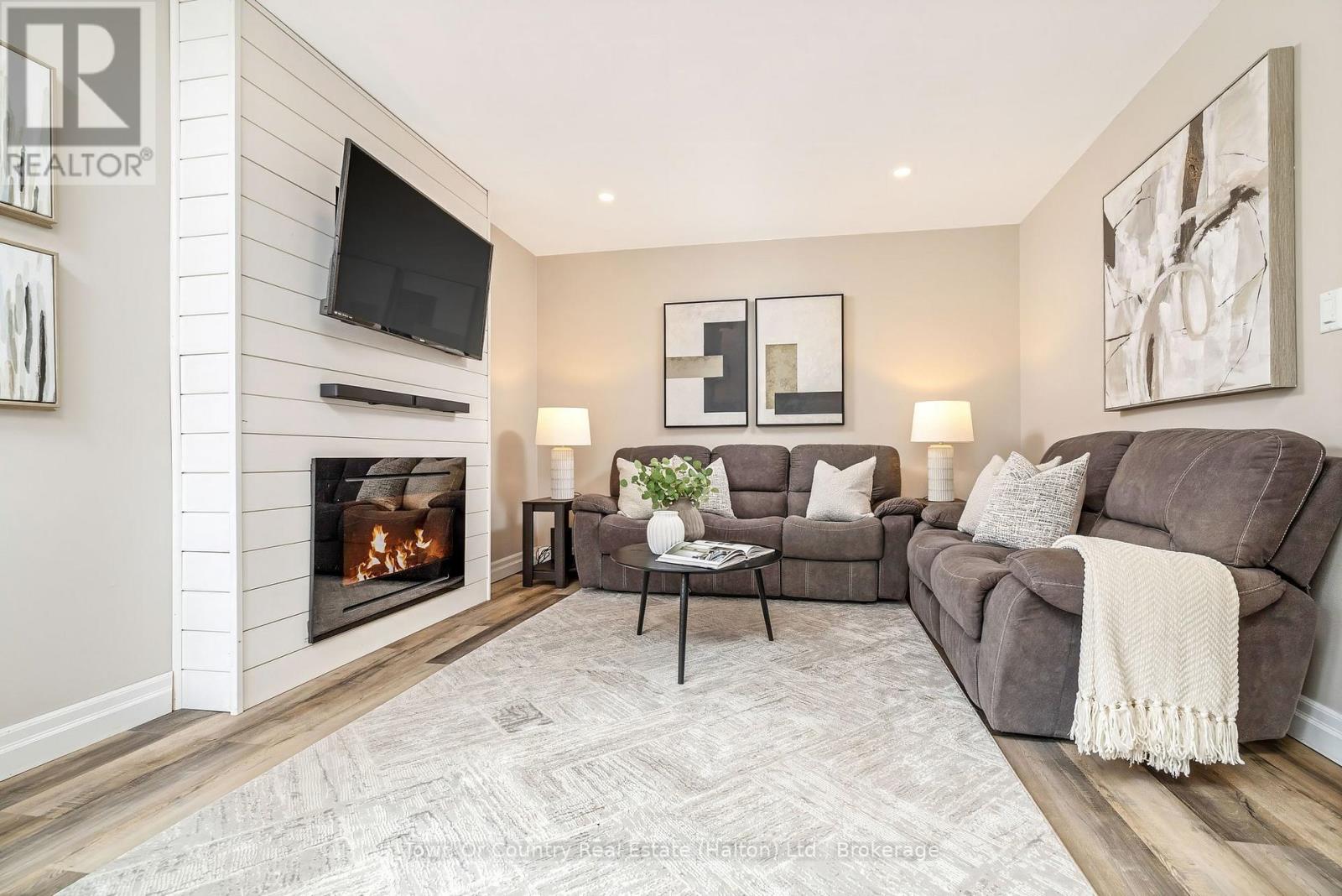 522 Conway Court, Milton, Ontario  L9T 4B8 - Photo 5 - W12915858