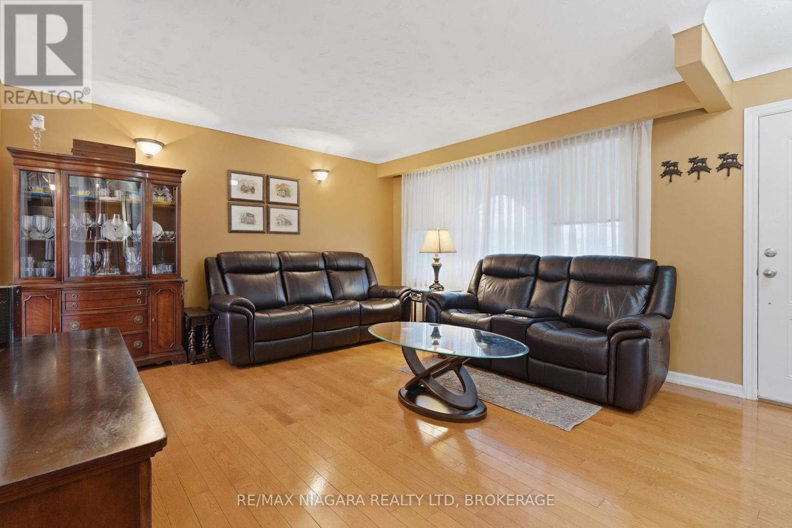 57 Meredith Drive, St. Catharines, Ontario  L2M 6R5 - Photo 4 - X12915930
