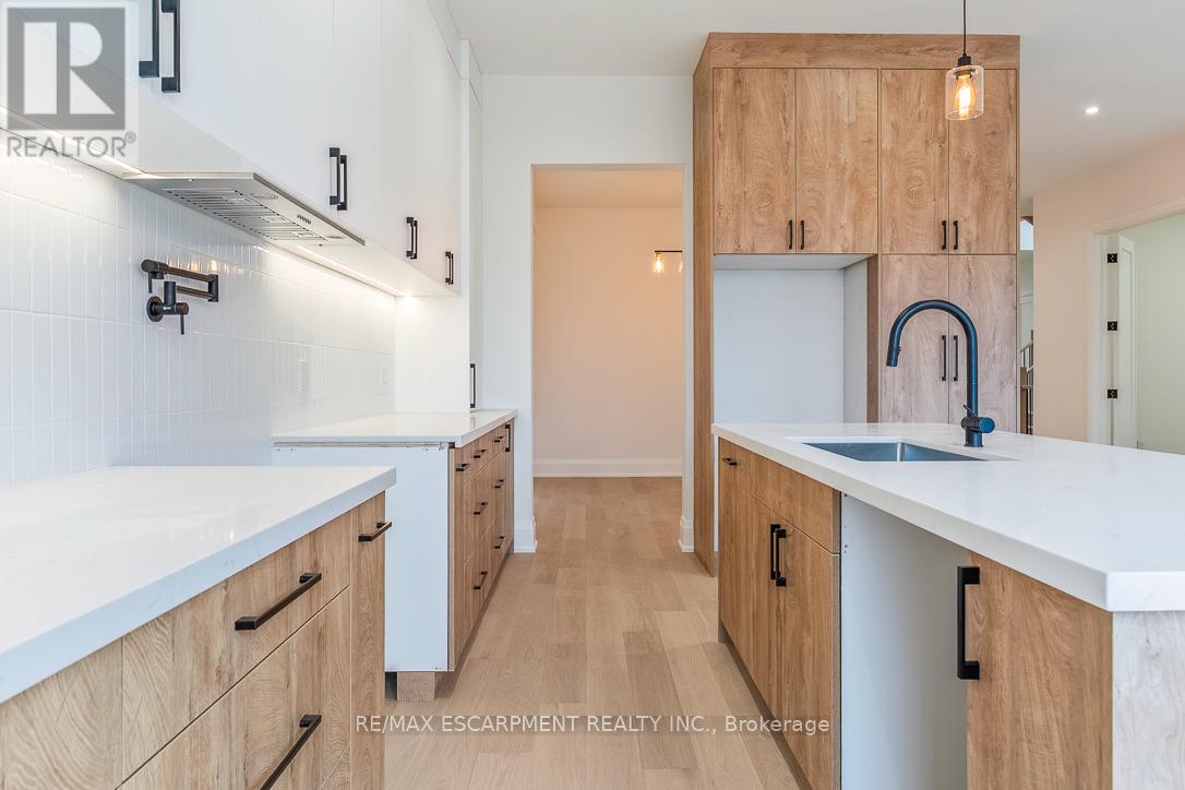 2354 Eighth Line, Oakville, Ontario  L6H 7E6 - Photo 10 - W12905772