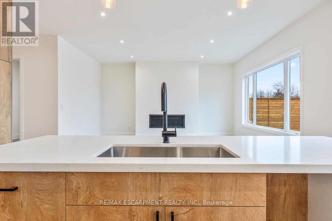 2354 Eighth Line, Oakville, Ontario  L6H 7E6 - Photo 13 - W12905772