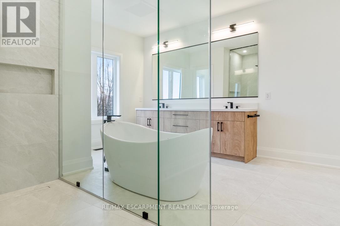 2354 Eighth Line, Oakville, Ontario  L6H 7E6 - Photo 24 - W12905772