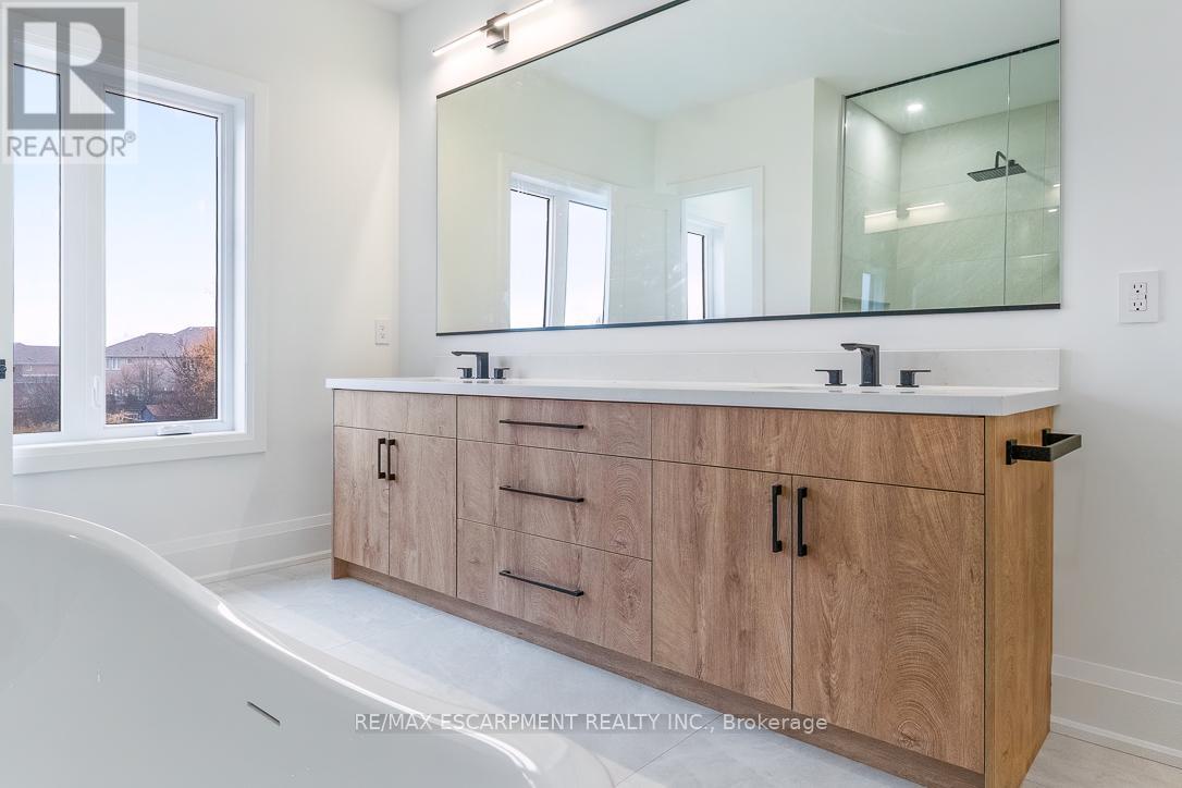 2354 Eighth Line, Oakville, Ontario  L6H 7E6 - Photo 26 - W12905772