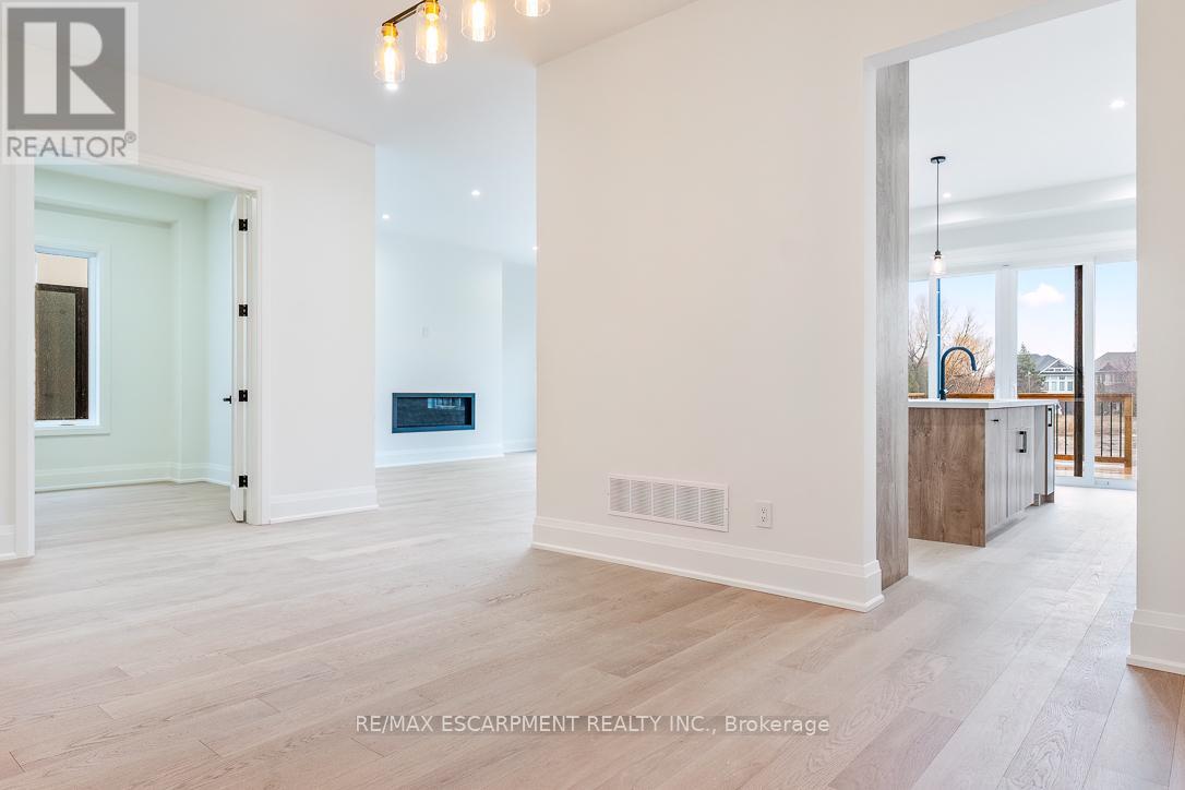 2354 Eighth Line, Oakville, Ontario  L6H 7E6 - Photo 6 - W12905772