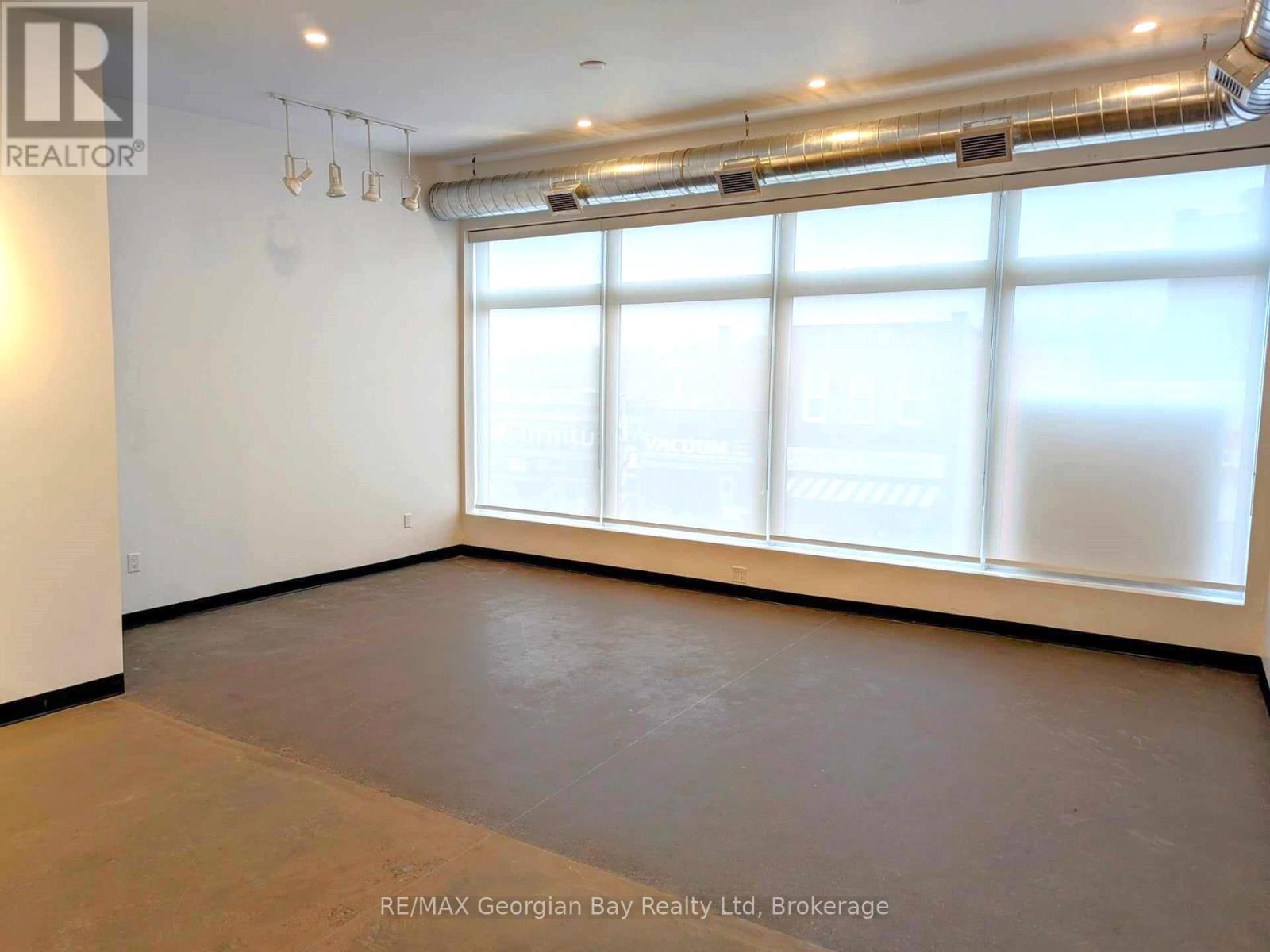 290 King Street, Midland, Ontario  L4R 3M6 - Photo 3 - S12915812