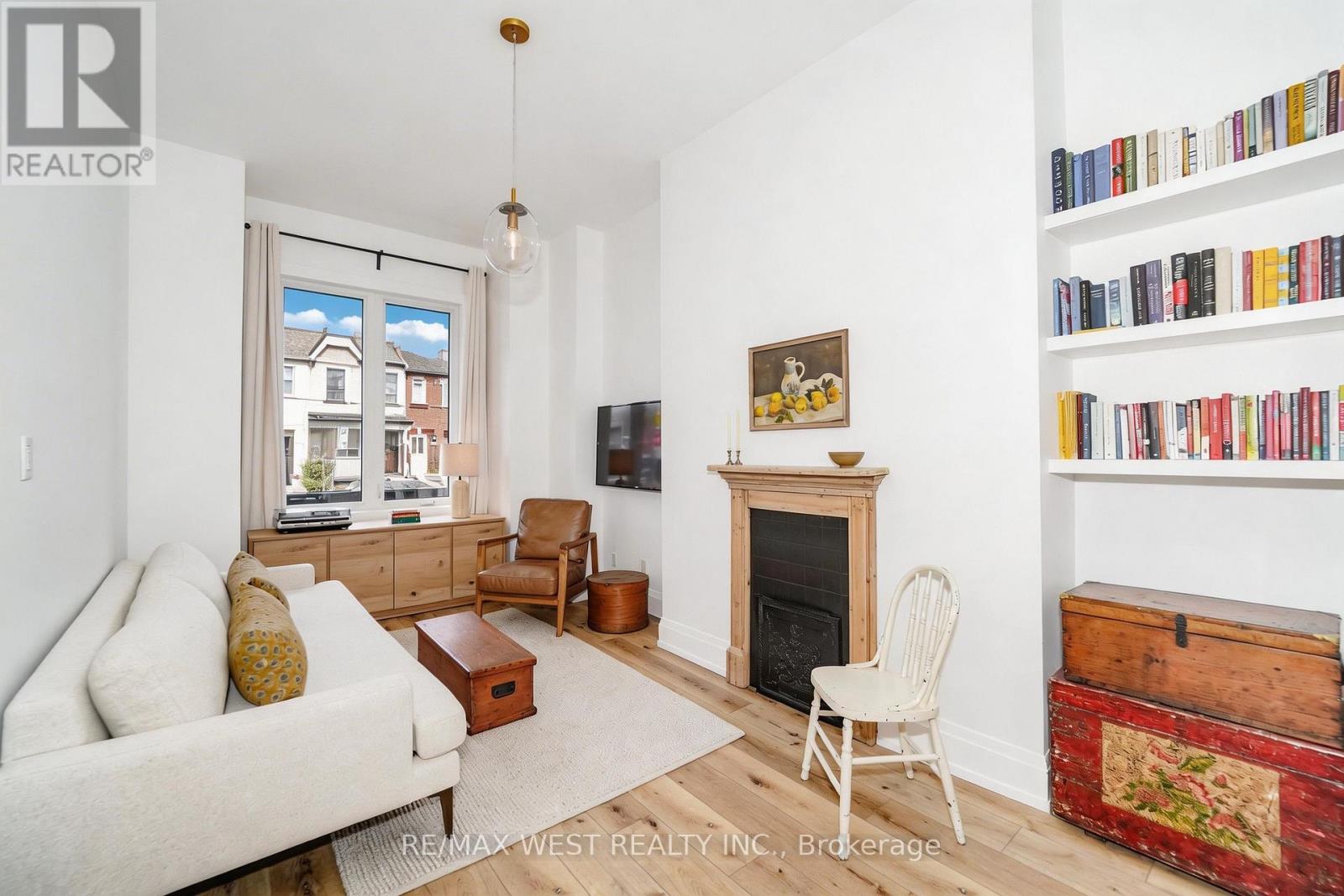 200 Euclid Avenue, Toronto, Ontario  M6J 2J9 - Photo 2 - C12915816