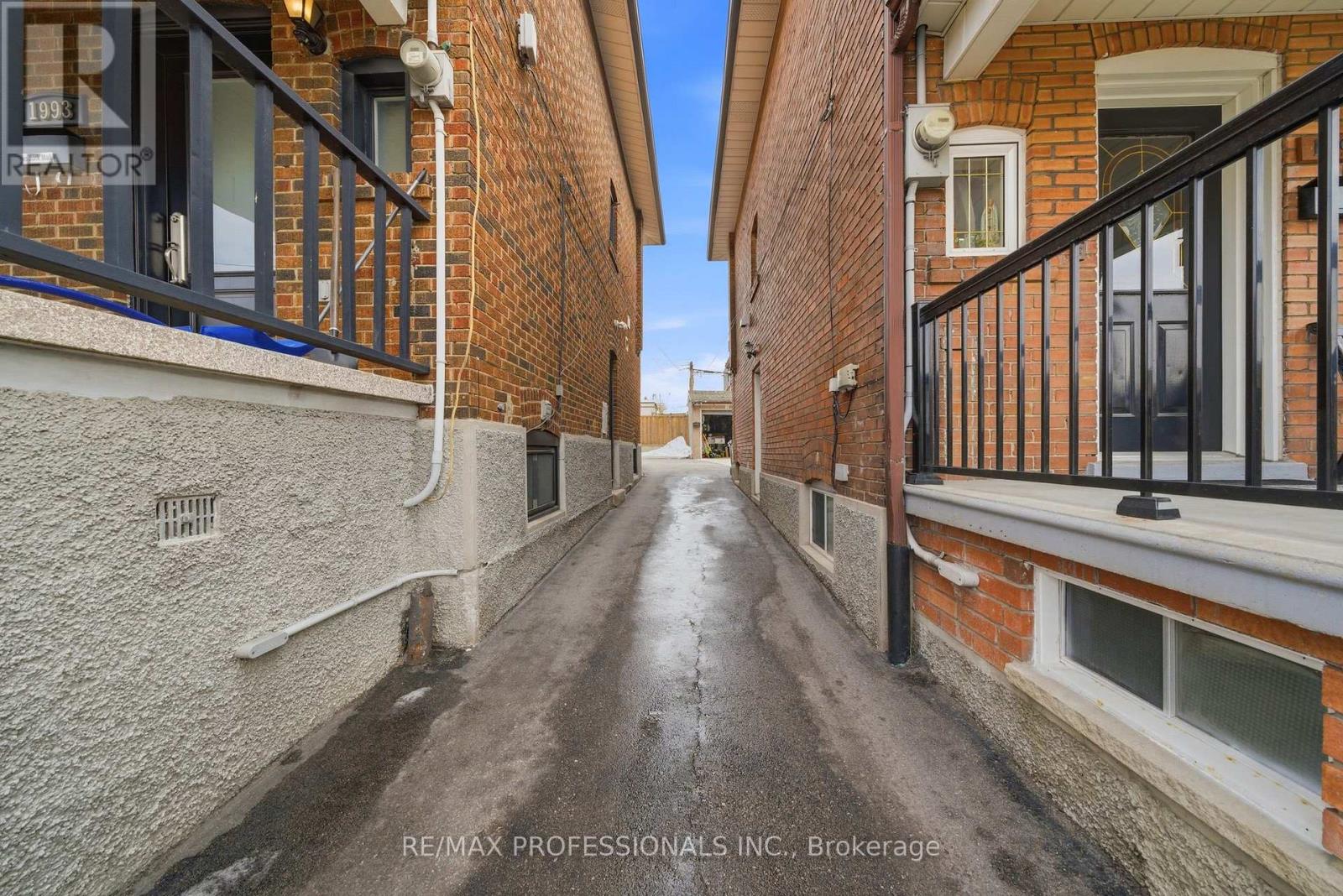 1993 Dufferin Street, Toronto, Ontario  M6E 3P9 - Photo 2 - C12915832