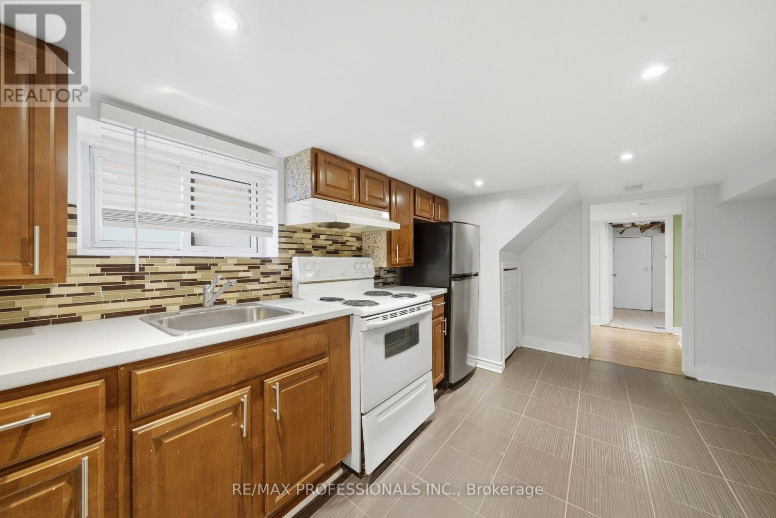 1993 Dufferin Street, Toronto, Ontario  M6E 3P9 - Photo 8 - C12915832