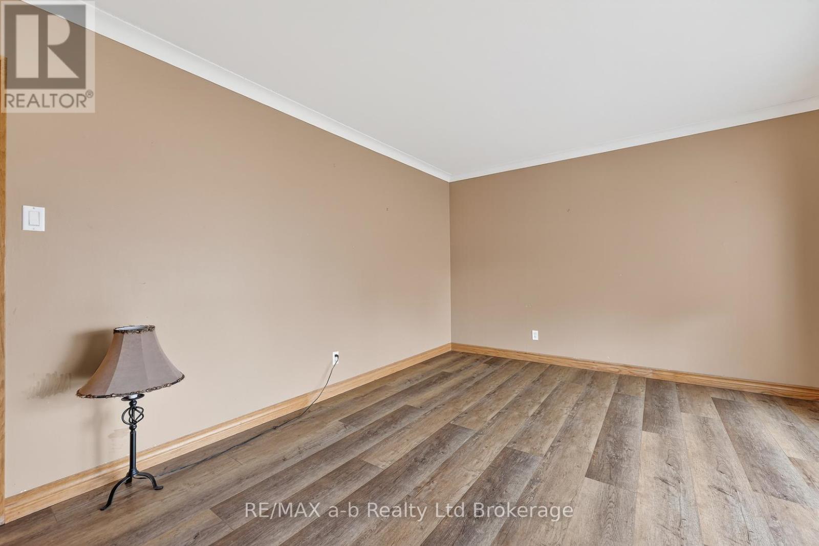 23 Glenn Avenue, Ingersoll, Ontario  N5C 2C9 - Photo 12 - X12916032