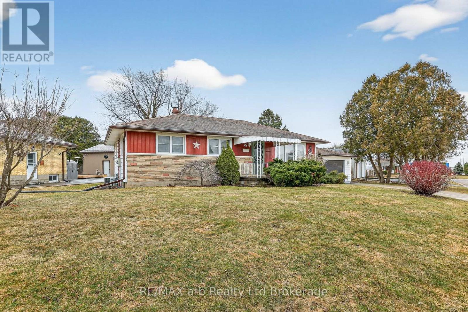 23 Glenn Avenue, Ingersoll, Ontario  N5C 2C9 - Photo 2 - X12916032