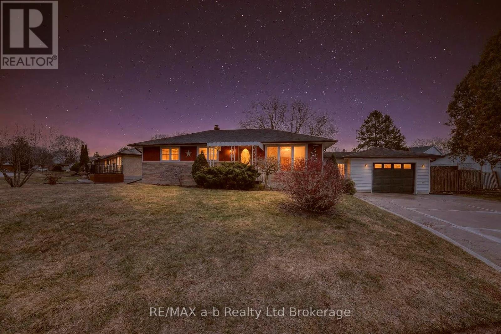 23 Glenn Avenue, Ingersoll, Ontario  N5C 2C9 - Photo 3 - X12916032