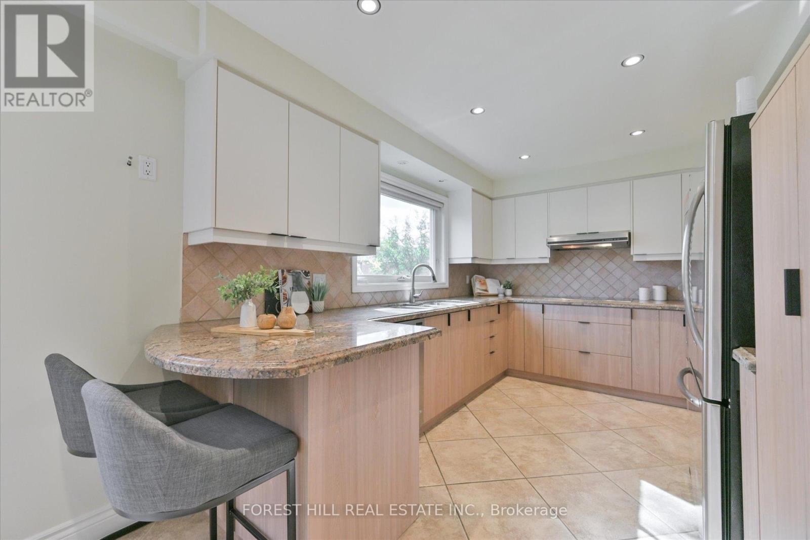 137 Marsi Road, Richmond Hill, Ontario  L4C 5R3 - Photo 13 - N12915820