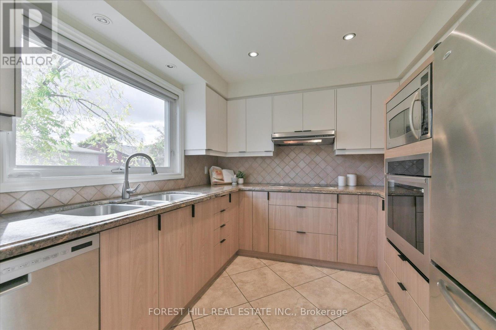 137 Marsi Road, Richmond Hill, Ontario  L4C 5R3 - Photo 14 - N12915820