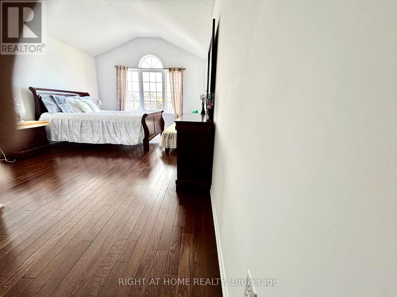 2110 Galloway Street, Innisfil, Ontario  L9S 4B7 - Photo 2 - N12915842