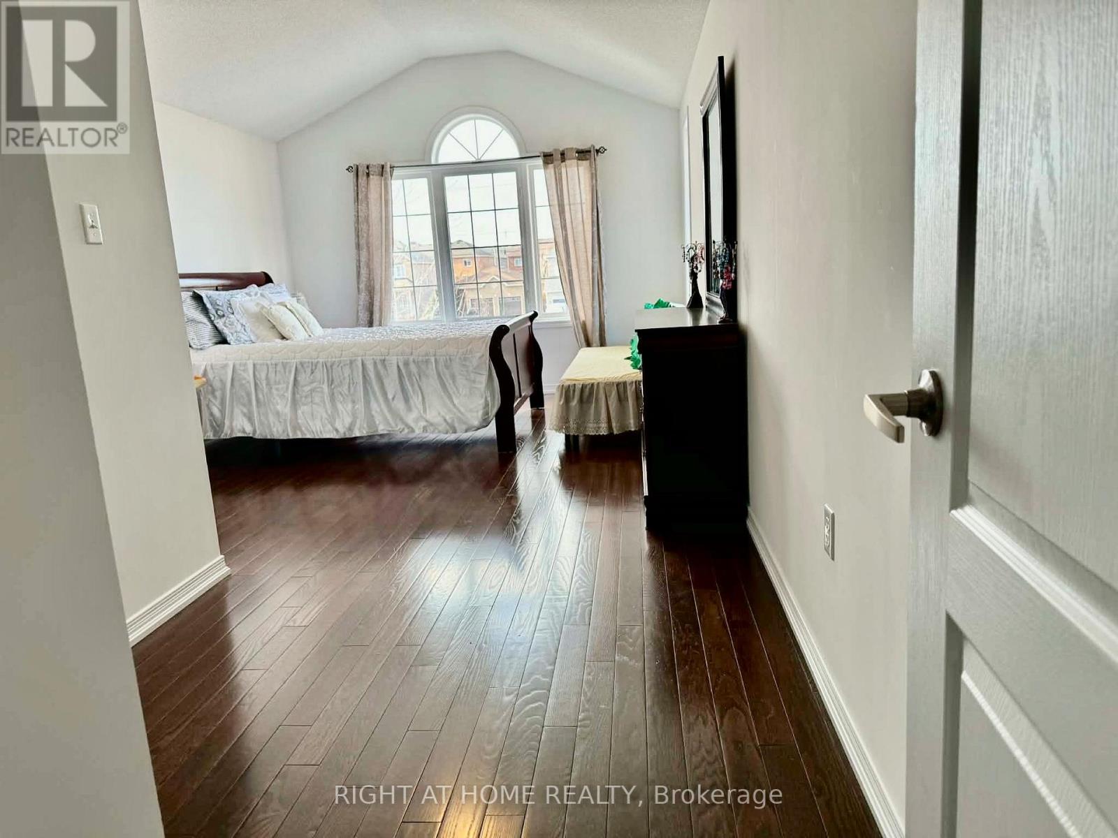 2110 Galloway Street, Innisfil, Ontario  L9S 4B7 - Photo 3 - N12915842