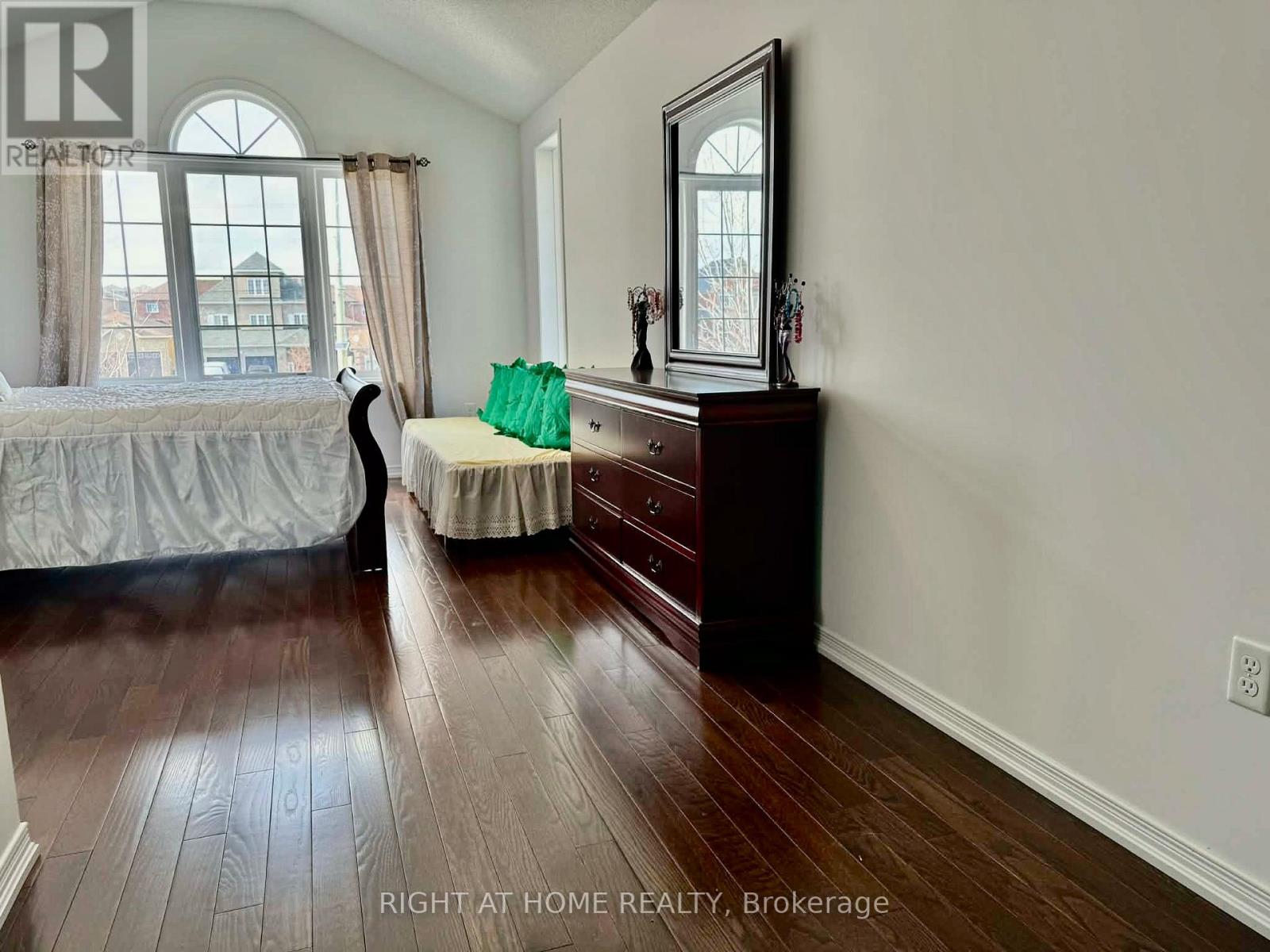 2110 Galloway Street, Innisfil, Ontario  L9S 4B7 - Photo 4 - N12915842