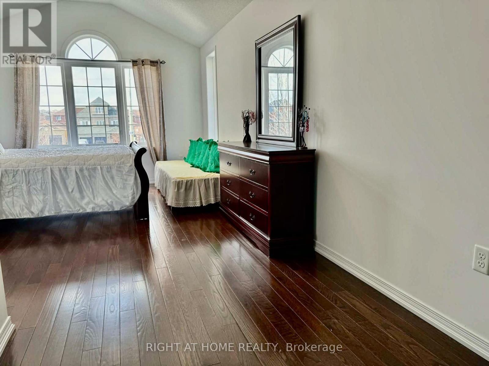 2110 Galloway Street, Innisfil, Ontario  L9S 4B7 - Photo 5 - N12915842