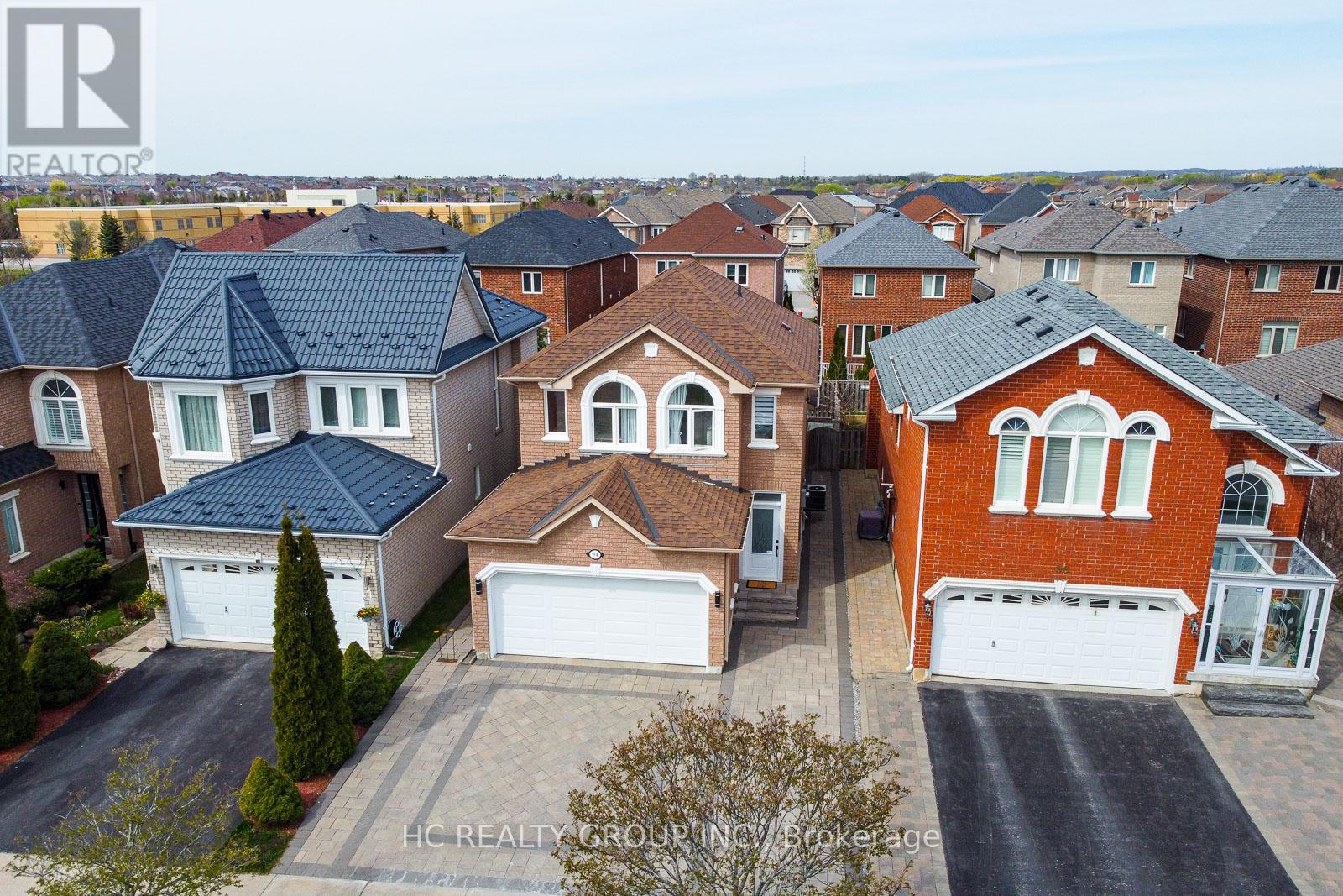 94 Manorheights Street, Richmond Hill, Ontario  L4S 2H5 - Photo 2 - N12915882