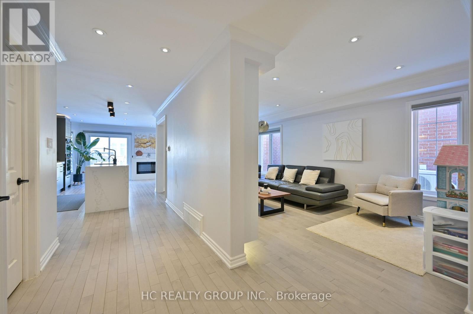 94 Manorheights Street, Richmond Hill, Ontario  L4S 2H5 - Photo 6 - N12915882