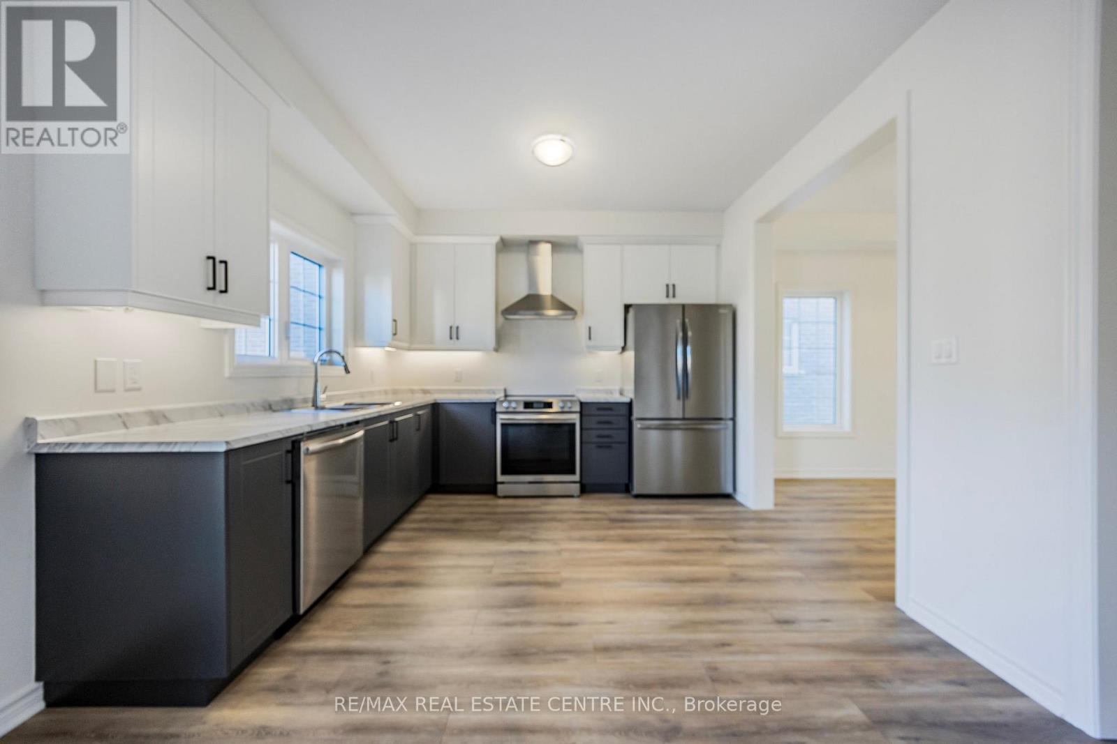 238 Mckenzie Drive, Clearview, Ontario L0M 1S0 - Photo 11 - S12915800