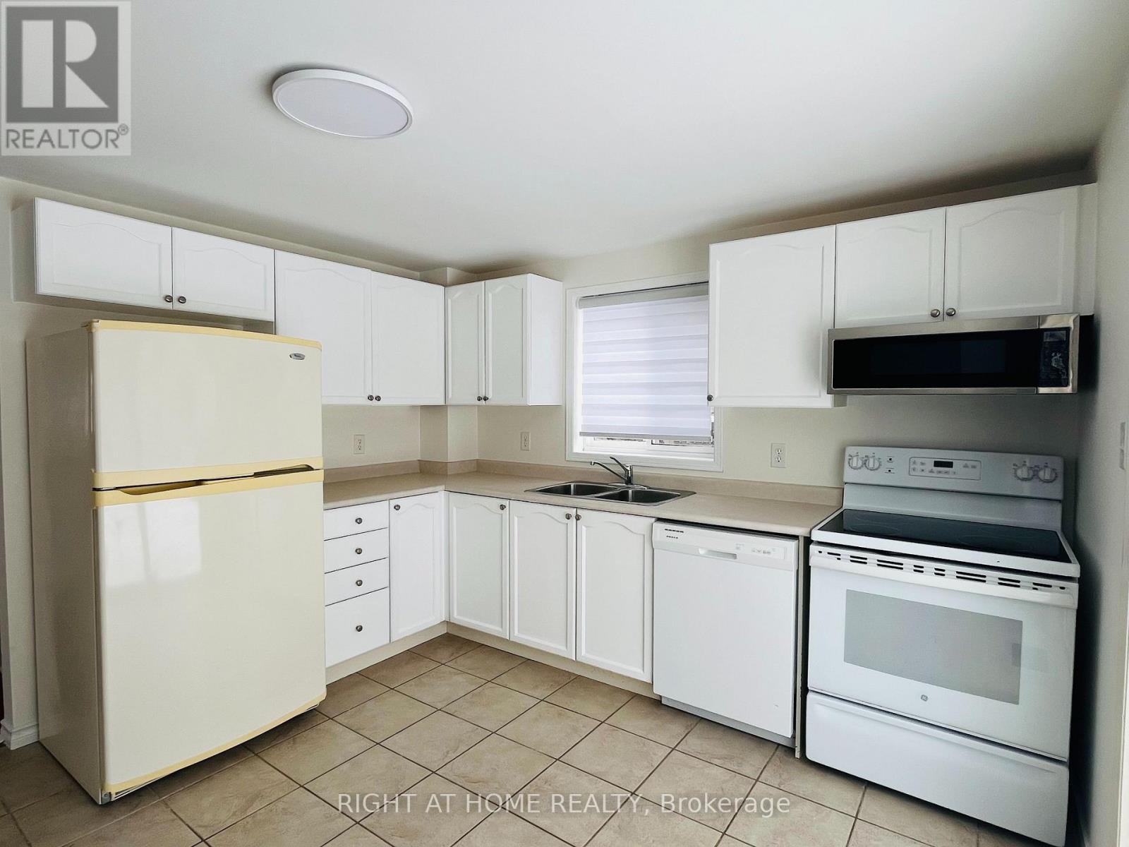 14 Downing Crescent, Barrie (Holly), Ontario  L4N 8V7 - Photo 3 - S12915852