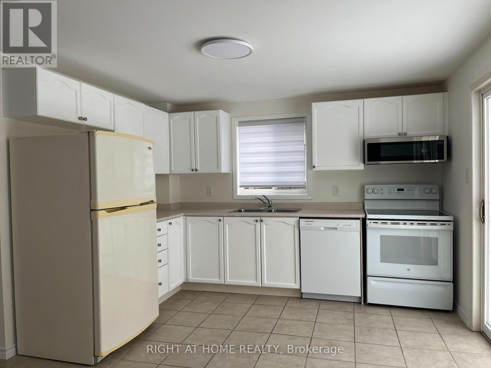 14 Downing Crescent, Barrie (Holly), Ontario  L4N 8V7 - Photo 4 - S12915852