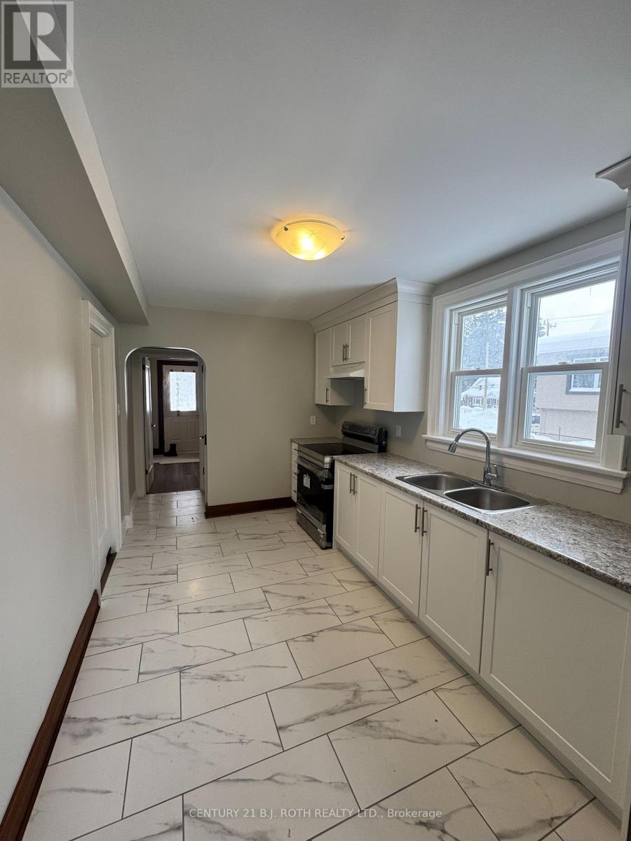48 Drury Lane, Barrie (City Centre), Ontario  L4M 3C8 - Photo 10 - S12915960