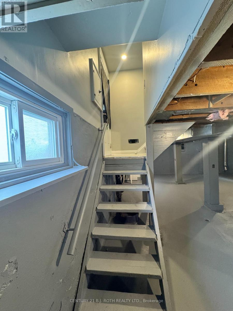 48 Drury Lane, Barrie (City Centre), Ontario  L4M 3C8 - Photo 11 - S12915960