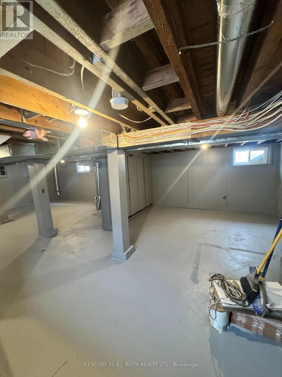 48 Drury Lane, Barrie (City Centre), Ontario  L4M 3C8 - Photo 12 - S12915960