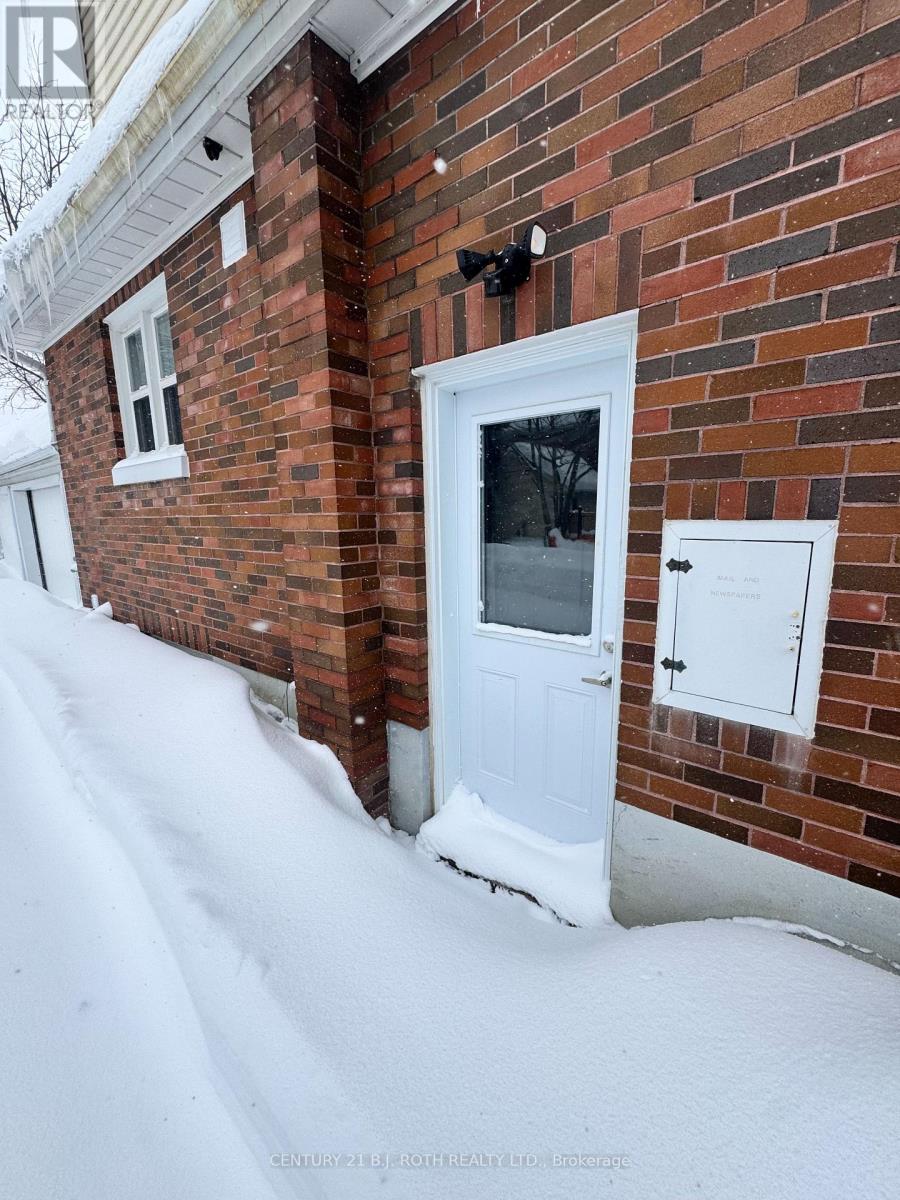 48 Drury Lane, Barrie (City Centre), Ontario  L4M 3C8 - Photo 15 - S12915960