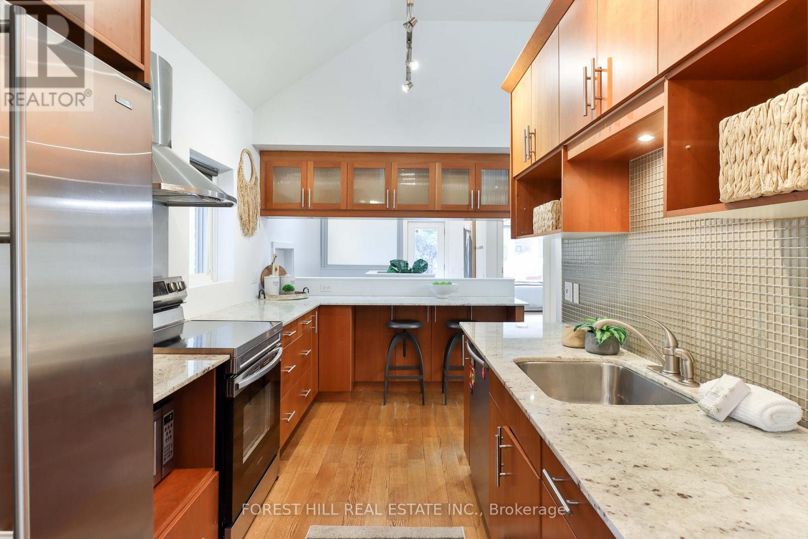 22 Whitewood Road, Toronto, Ontario  M4S 2X7 - Photo 5 - C12908736