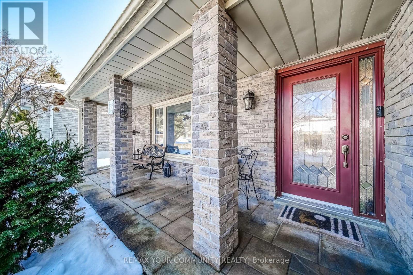 911 Ferndale Crescent, Newmarket, Ontario  L3Y 6B6 - Photo 2 - N12912906