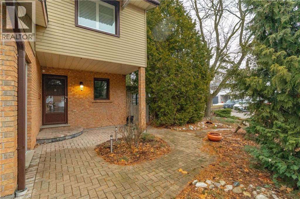 380 Churchill Court Unit# B, Waterloo, Ontario  N2L 6B4 - Photo 5 - 40812726