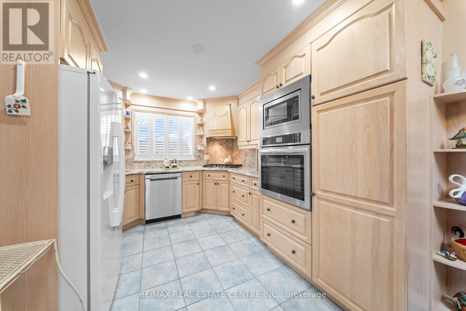 15 Blackthorn Lane, Brampton, Ontario  L6V 3K7 - Photo 16 - W12915850