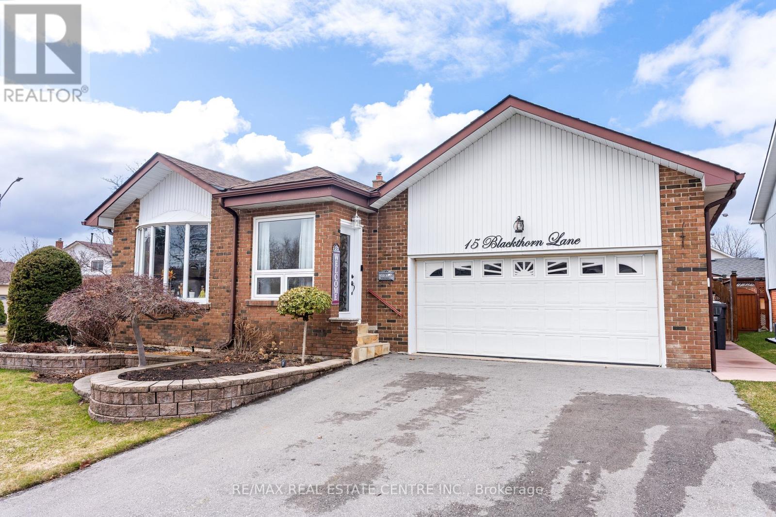 15 Blackthorn Lane, Brampton, Ontario  L6V 3K7 - Photo 4 - W12915850