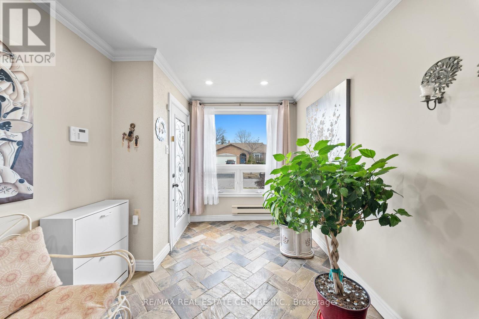 15 Blackthorn Lane, Brampton, Ontario  L6V 3K7 - Photo 6 - W12915850