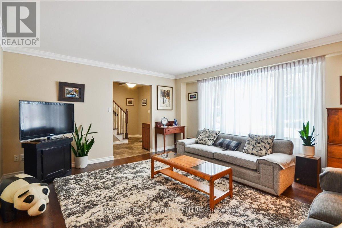 3316 Charmaine Heights, Mississauga, Ontario  L5A 3C1 - Photo 11 - W12915864