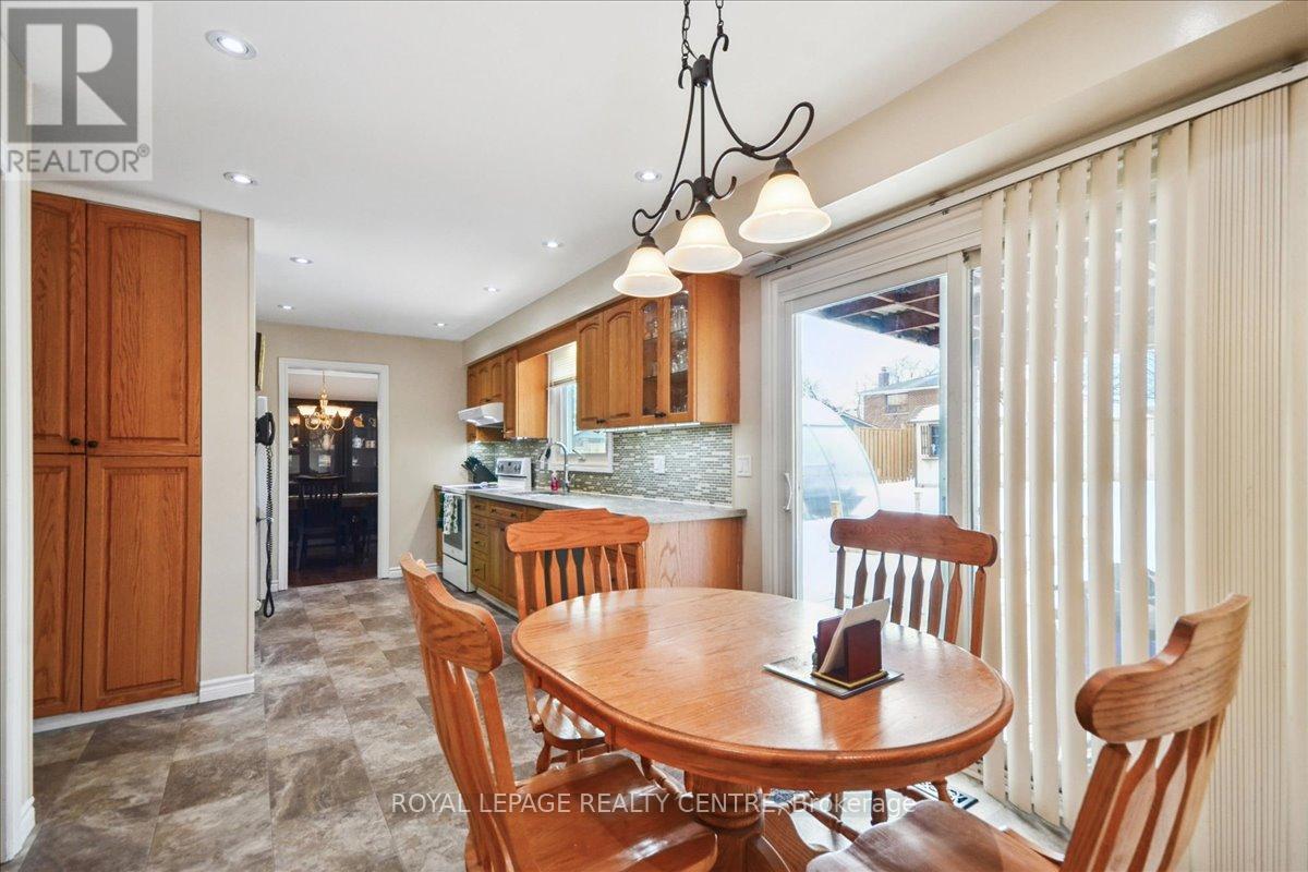 3316 Charmaine Heights, Mississauga, Ontario  L5A 3C1 - Photo 15 - W12915864