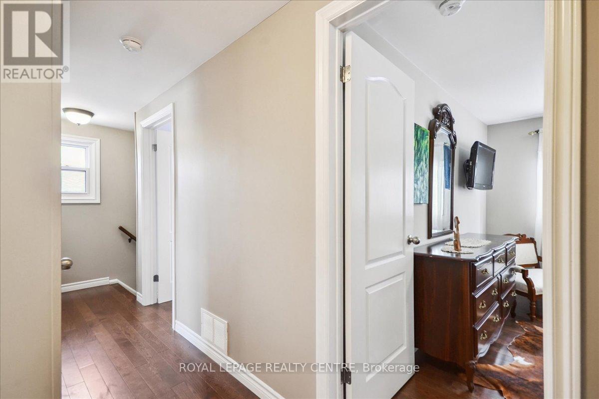 3316 Charmaine Heights, Mississauga, Ontario  L5A 3C1 - Photo 19 - W12915864