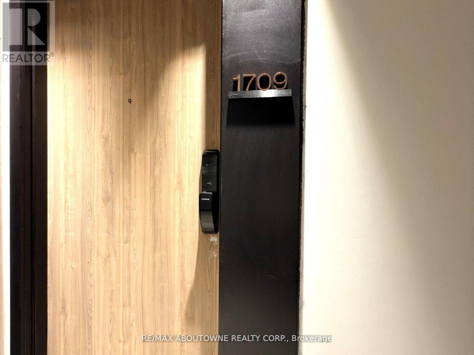 1709 - 1 Fairview Road E, Mississauga (Mississauga Valleys), Ontario  L5A 4C6 - Photo 2 - W12915876