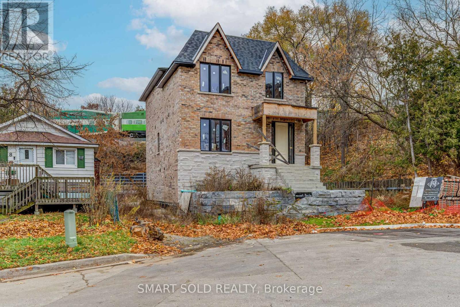 4 Forty Third Street, Toronto, Ontario  M8W 3P6 - Photo 2 - W12915966