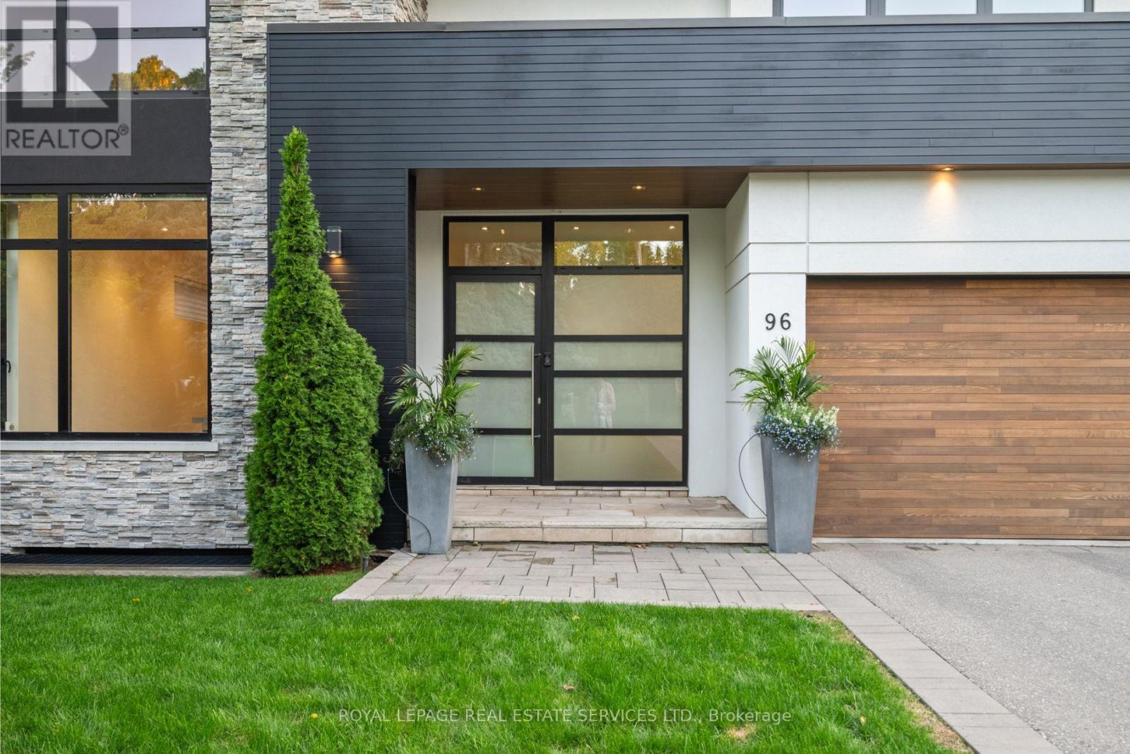 96 Montgomery Road, Toronto, Ontario  M9A 3N5 - Photo 2 - W12916026