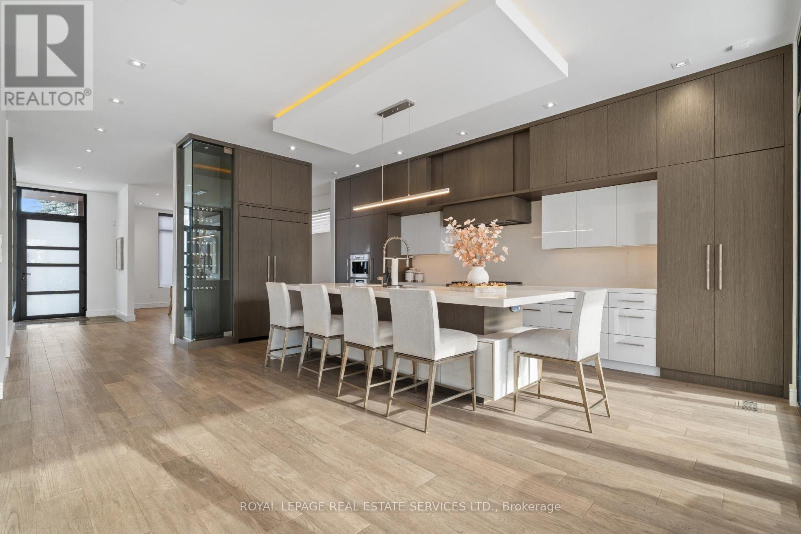 96 Montgomery Road, Toronto, Ontario  M9A 3N5 - Photo 6 - W12916026