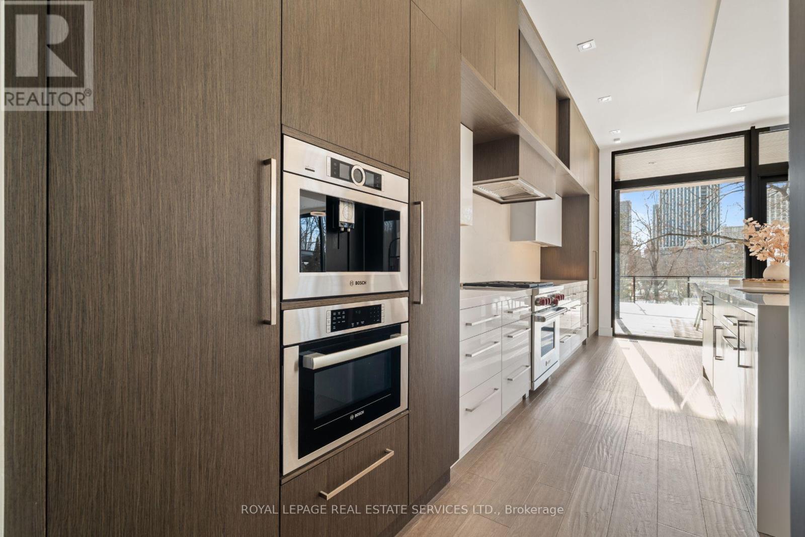 96 Montgomery Road, Toronto, Ontario  M9A 3N5 - Photo 8 - W12916026