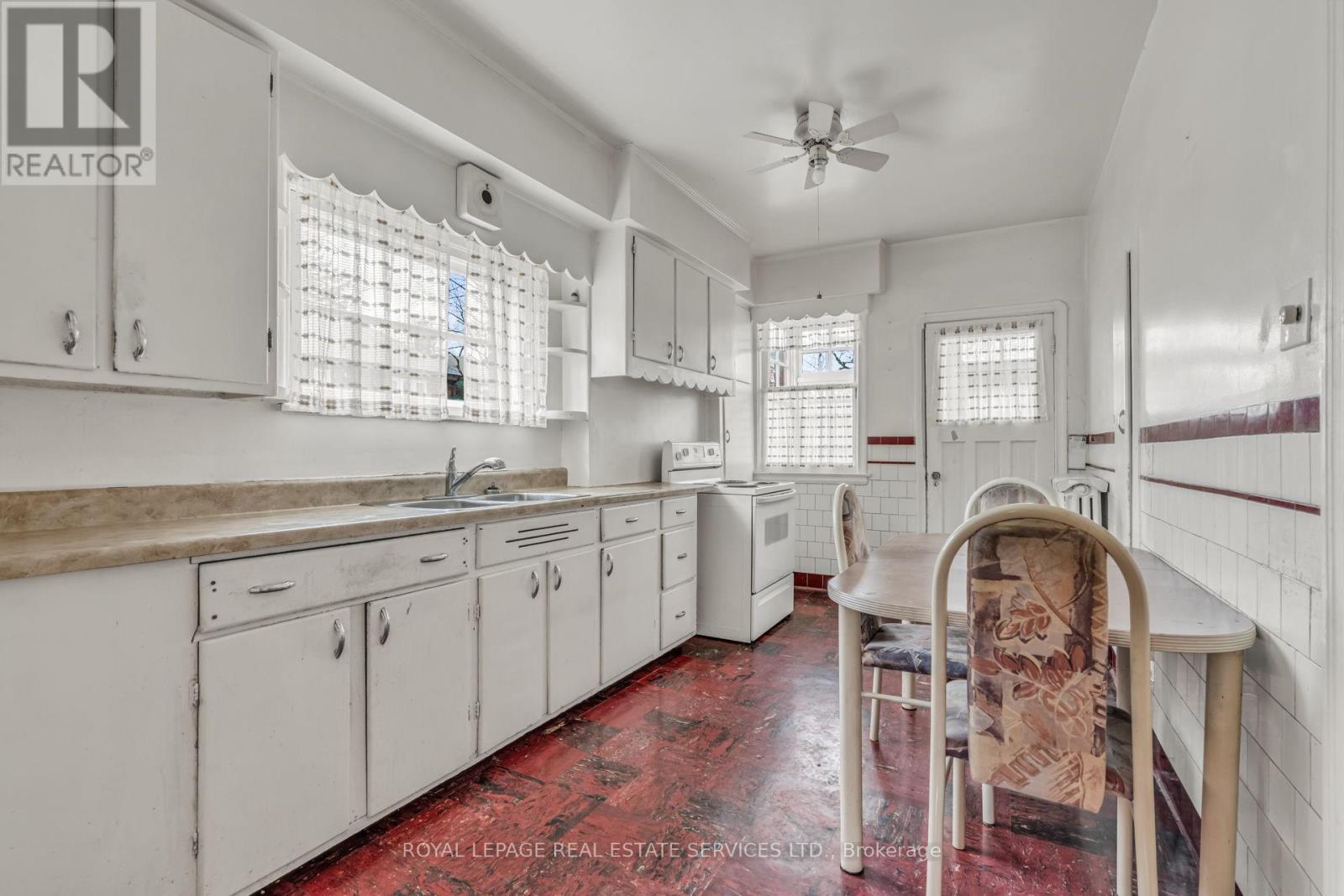 116 Colbeck Street, Toronto, Ontario  M6S 1V4 - Photo 16 - W12916028