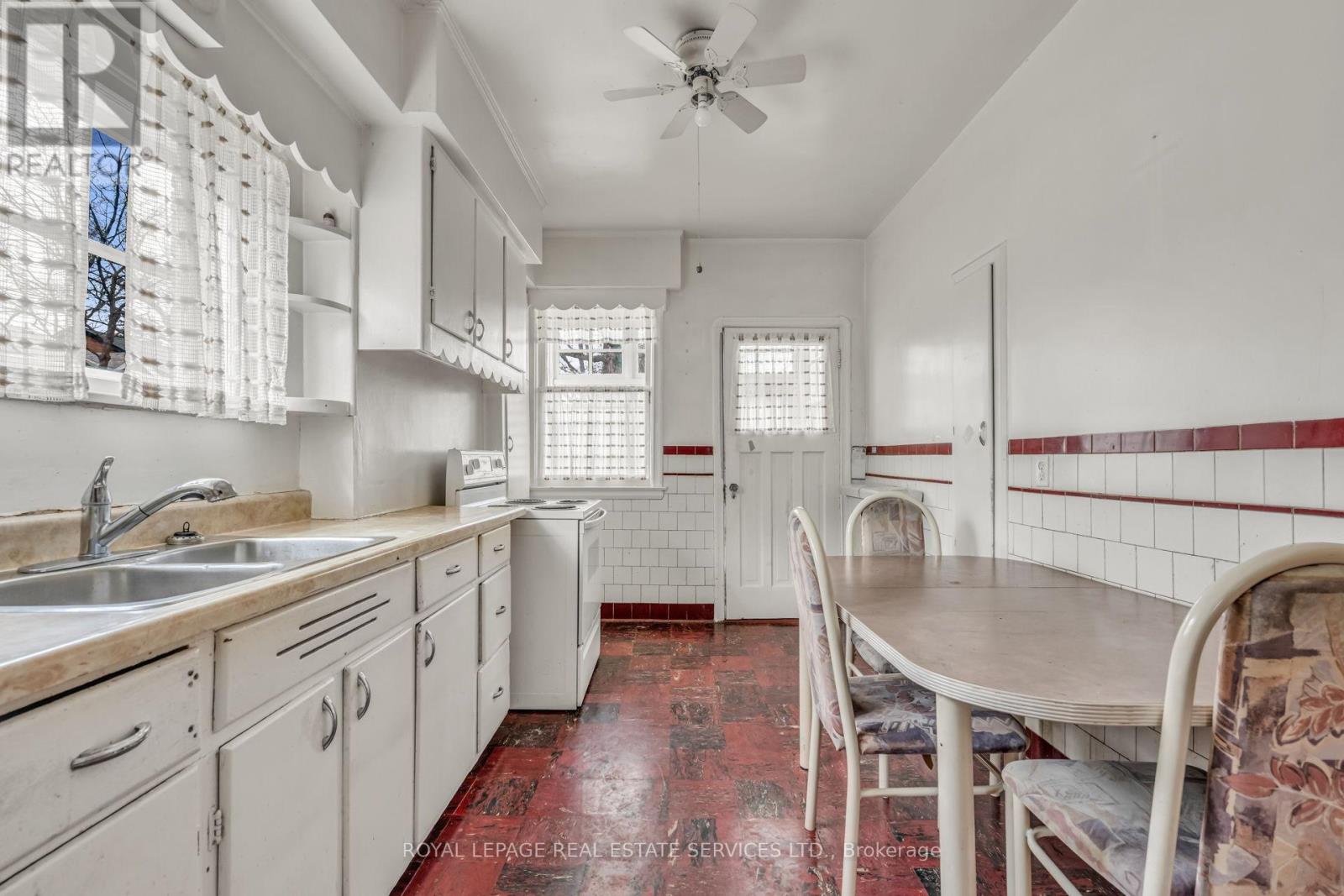 116 Colbeck Street, Toronto, Ontario  M6S 1V4 - Photo 17 - W12916028